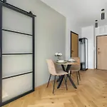 Meissnera Bright In With Parking By Renters بوزنان